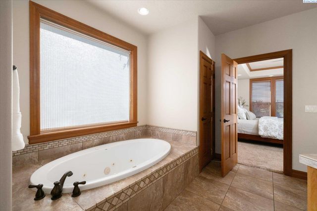 3020 Redrock Ridge Loop, Richland, WA 99354