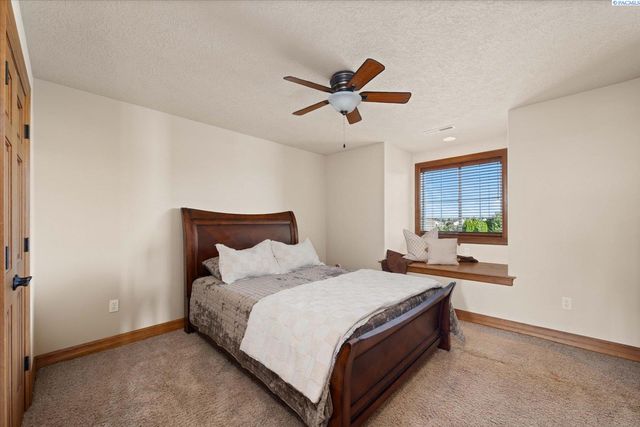 3020 Redrock Ridge Loop, Richland, WA 99354