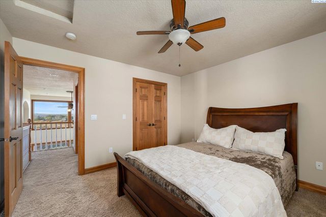 3020 Redrock Ridge Loop, Richland, WA 99354