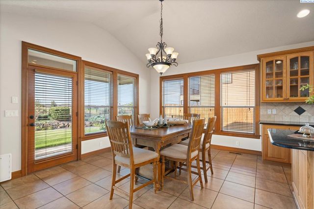 3020 Redrock Ridge Loop, Richland, WA 99354