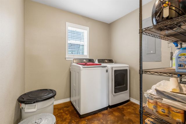 2657 CR 2724, Mineola, TX 75773