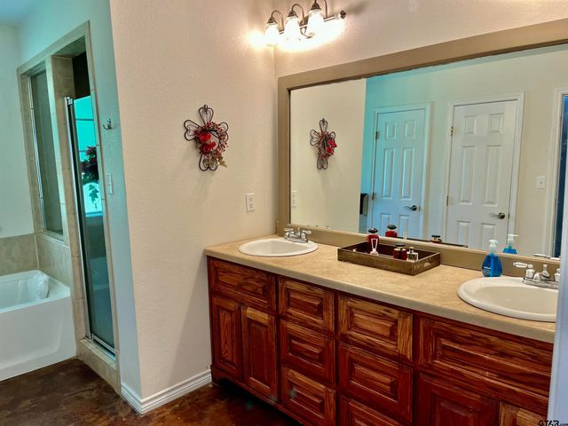 2657 CR 2724, Mineola, TX 75773