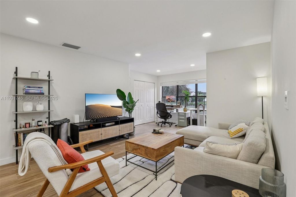 2926 S University Dr 6204, Davie, FL 33328