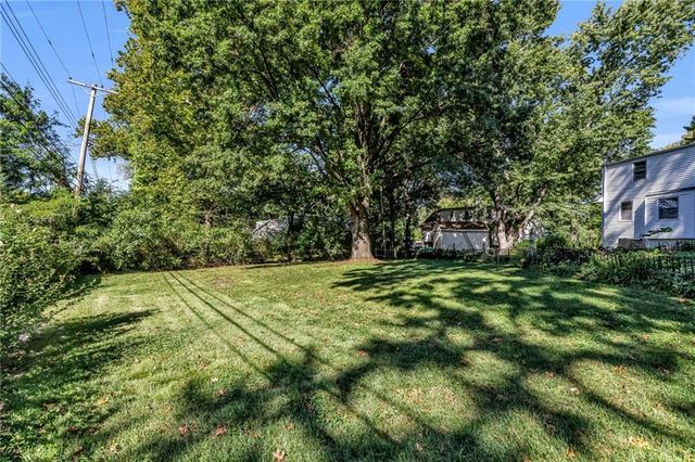 9766 Craig Drive, Overland Park, KS 66212