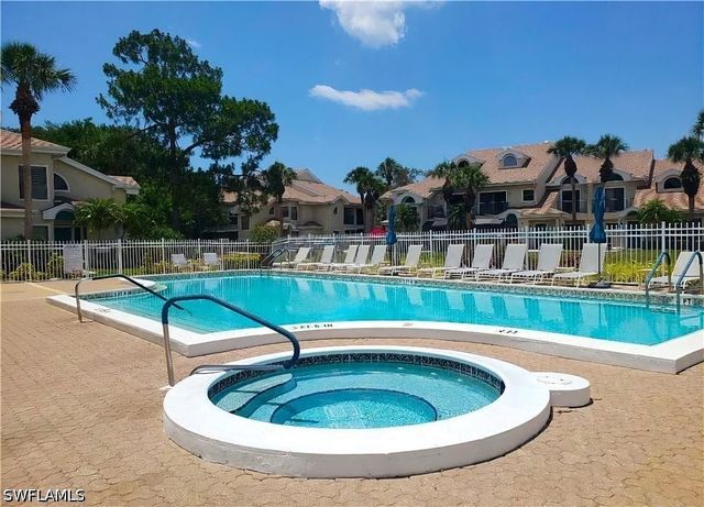50 Emerald Woods DR A9, Naples, FL 34108