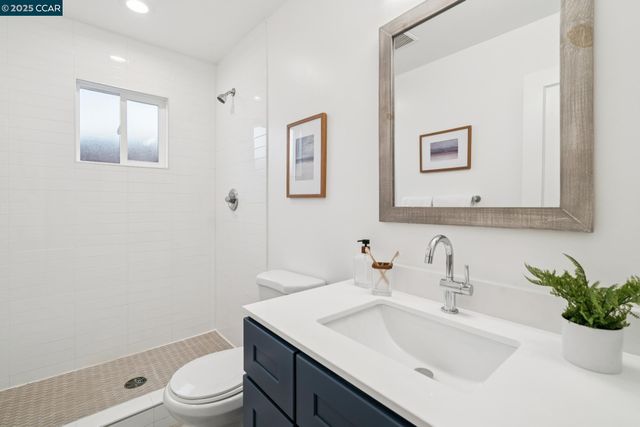 1710 E 24Th St, Oakland, CA 94606