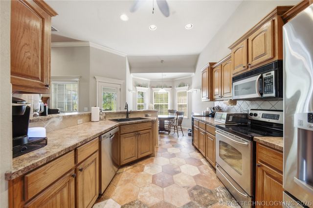 27362 E 146th Street S, Coweta, OK 74429