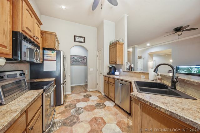 27362 E 146th Street S, Coweta, OK 74429