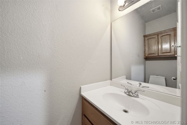 27362 E 146th Street S, Coweta, OK 74429