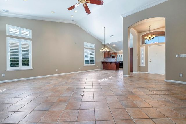 7040 N Warren Avenue, Fresno, CA 93711