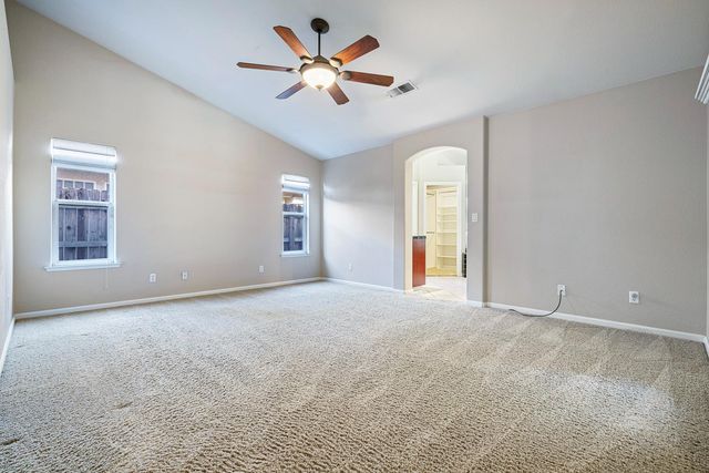 7040 N Warren Avenue, Fresno, CA 93711