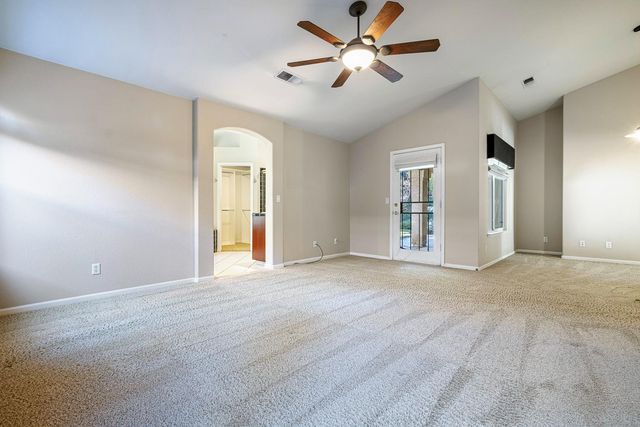 7040 N Warren Avenue, Fresno, CA 93711