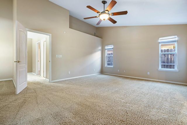 7040 N Warren Avenue, Fresno, CA 93711