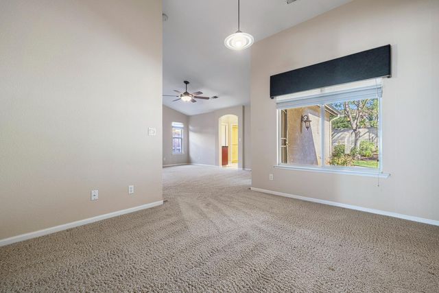 7040 N Warren Avenue, Fresno, CA 93711