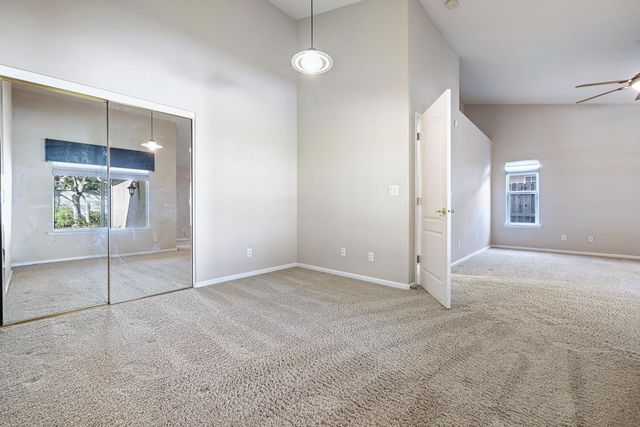 7040 N Warren Avenue, Fresno, CA 93711