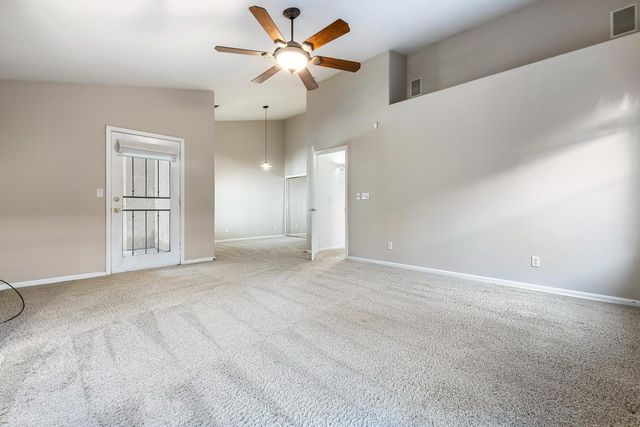 7040 N Warren Avenue, Fresno, CA 93711