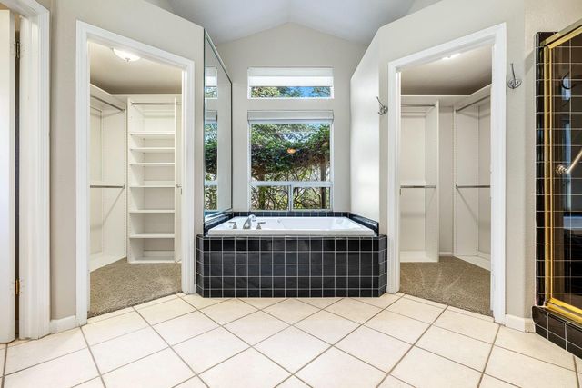 7040 N Warren Avenue, Fresno, CA 93711