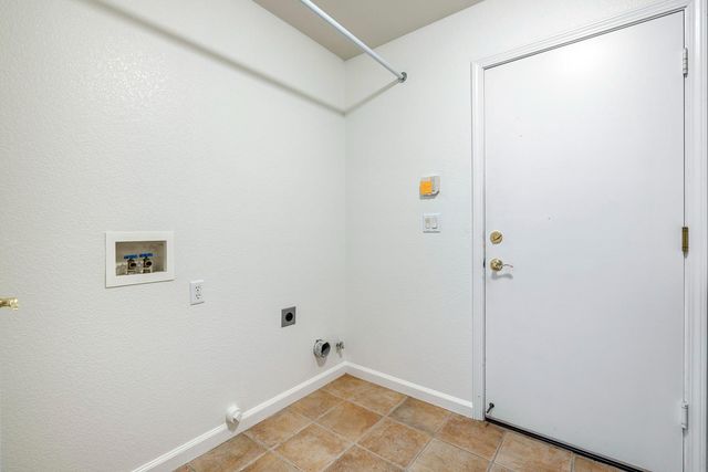 7040 N Warren Avenue, Fresno, CA 93711