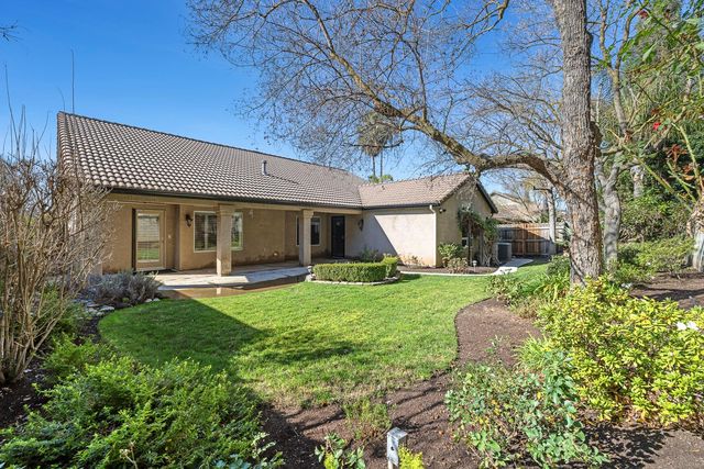 7040 N Warren Avenue, Fresno, CA 93711