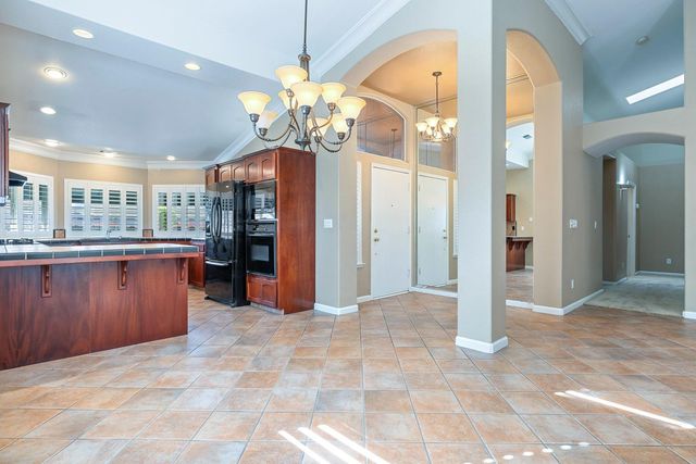 7040 N Warren Avenue, Fresno, CA 93711