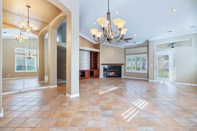 7040 N Warren Avenue, Fresno, CA 93711