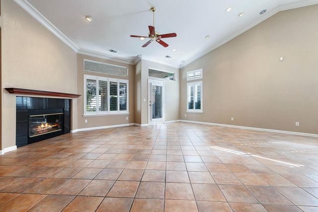 7040 N Warren Avenue, Fresno, CA 93711