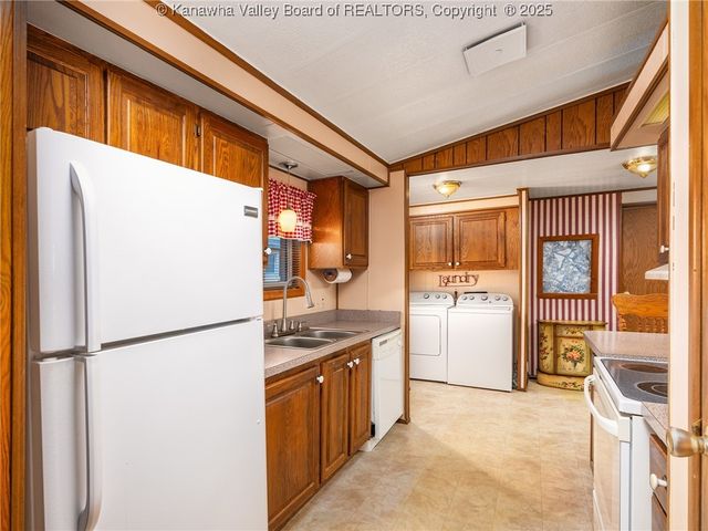 3102 Maple Street, Belle, WV 25015