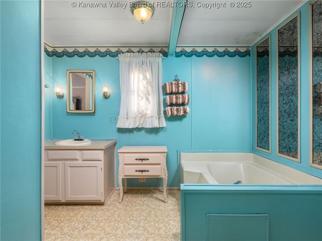 3102 Maple Street, Belle, WV 25015