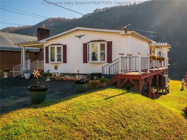 3102 Maple Street, Belle, WV 25015