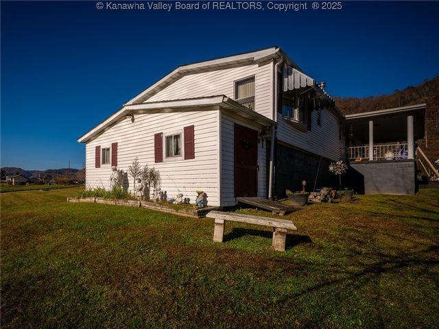 3102 Maple Street, Belle, WV 25015