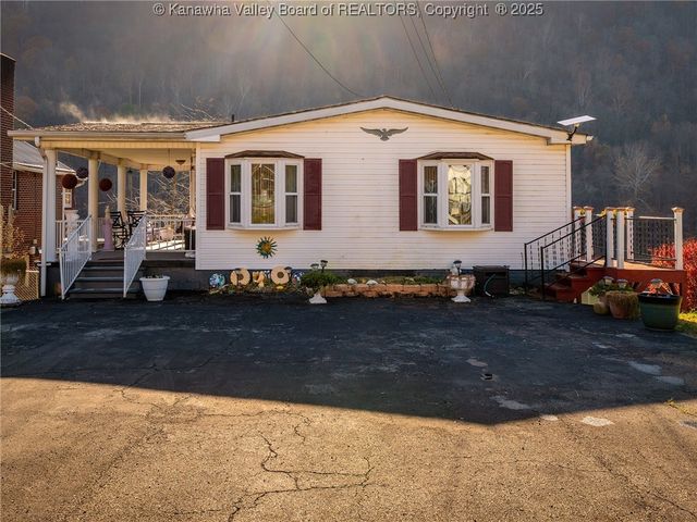 3102 Maple Street, Belle, WV 25015