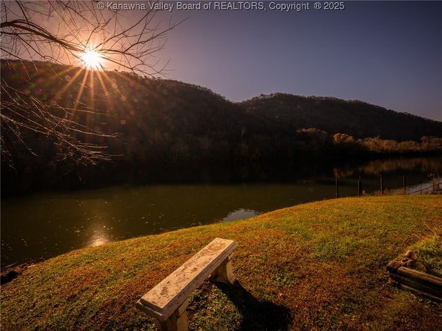 3102 Maple Street, Belle, WV 25015