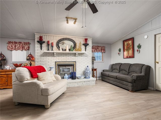 3102 Maple Street, Belle, WV 25015