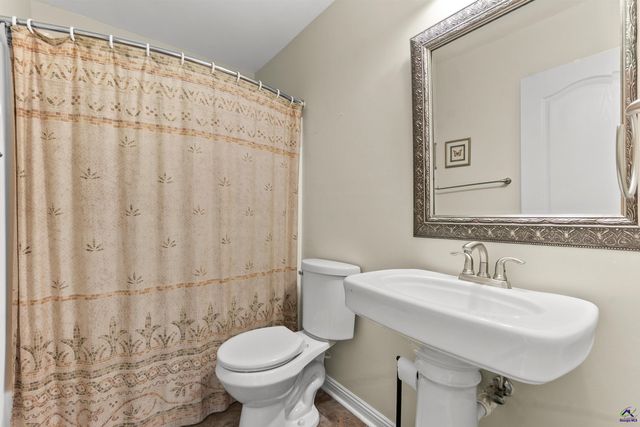 107 Forest Lawn, Bonaire, GA 31005