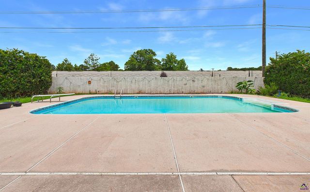 107 Forest Lawn, Bonaire, GA 31005