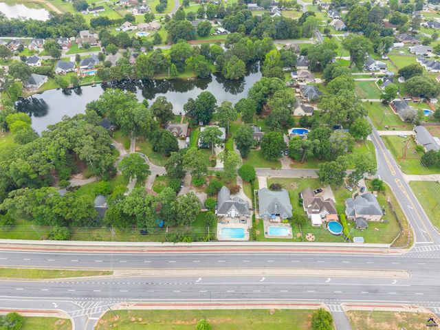 107 Forest Lawn, Bonaire, GA 31005