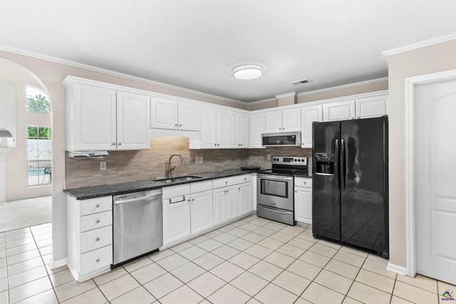 107 Forest Lawn, Bonaire, GA 31005