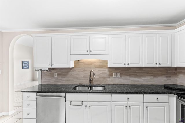 107 Forest Lawn, Bonaire, GA 31005