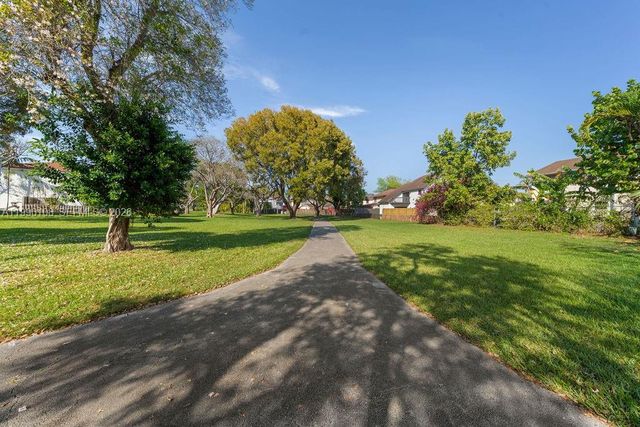 10510 SW 148th Ave Dr, Miami, FL 33196