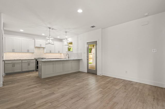 5618 Oaks Lane, Westworth Village, TX 76114