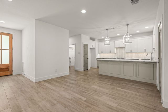 5618 Oaks Lane, Westworth Village, TX 76114