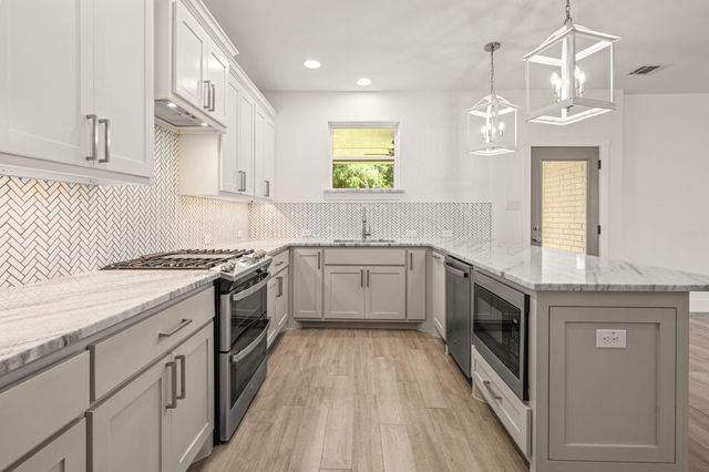 5618 Oaks Lane, Westworth Village, TX 76114