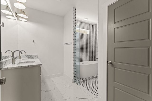 5618 Oaks Lane, Westworth Village, TX 76114