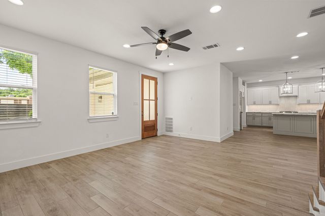 5618 Oaks Lane, Westworth Village, TX 76114