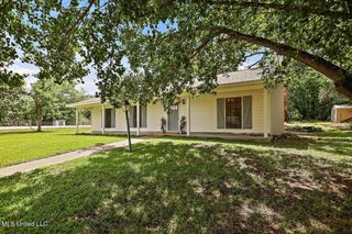 800 Longwood Place, Clinton, MS 39056