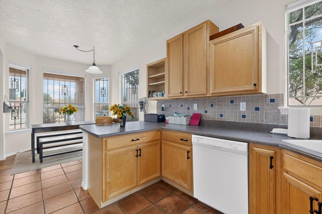 1101 Via Tomas NE, Albuquerque, NM 87113