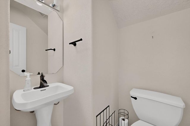 1101 Via Tomas NE, Albuquerque, NM 87113