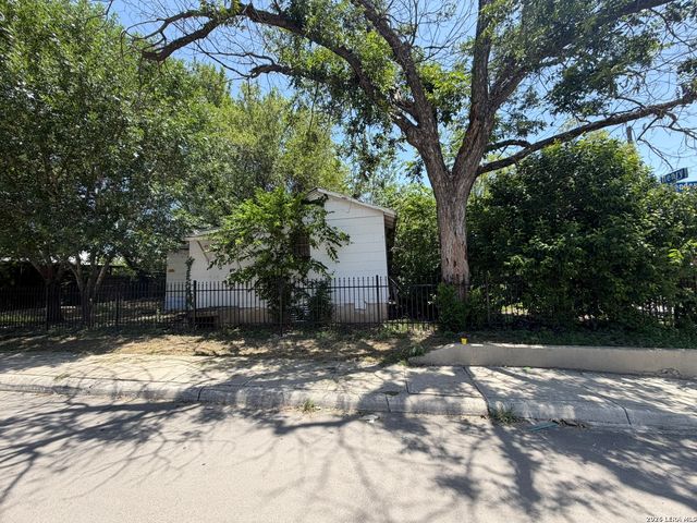 153 Henry, San Antonio, TX 78207