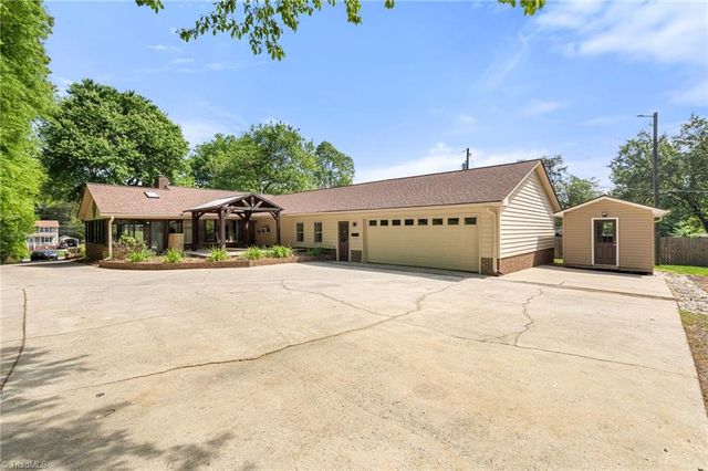 2216 Whites Mill Road, High Point, NC 27265