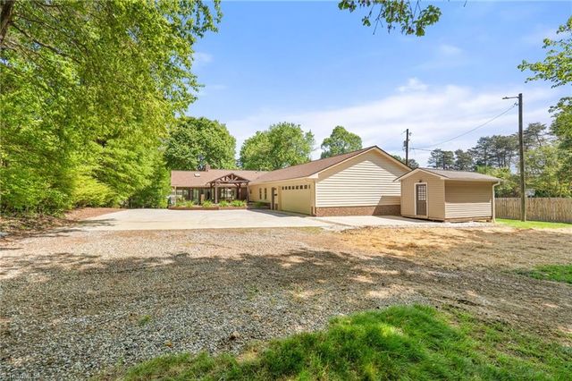 2216 Whites Mill Road, High Point, NC 27265
